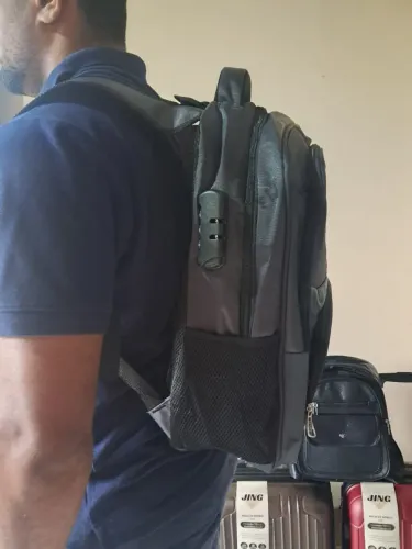 Mochila em material impermeável