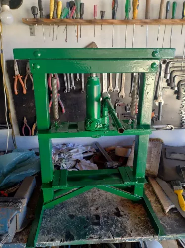 Vende se prensa hidráulica pequena