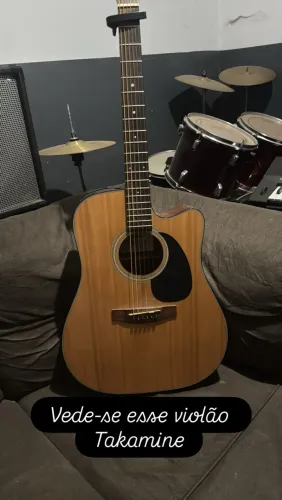 Violão takamine
