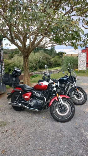 Super Meteor 650 celestial red
