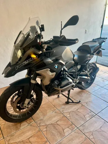 BMW 1200 aceita troca de maior ou menor valor carro e moto