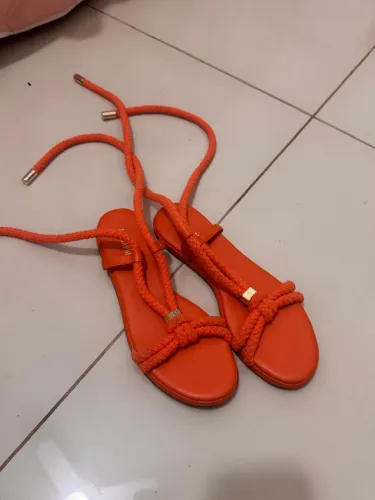 Sandália de amarração tamanho 36