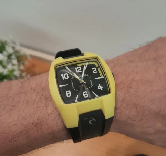 Relógio Rip Curl PIVOT - Amarelo