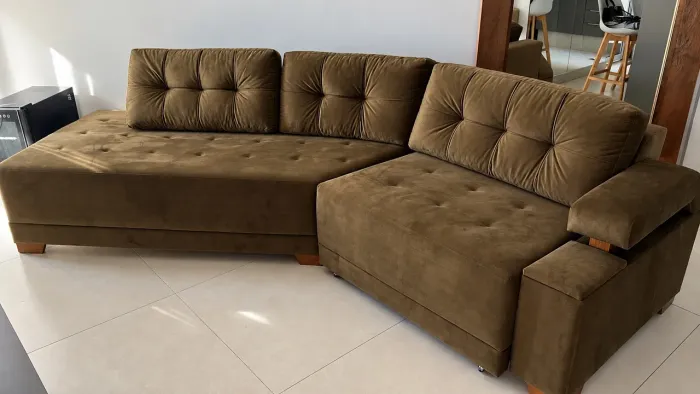 SOFÁ COM CHAISE