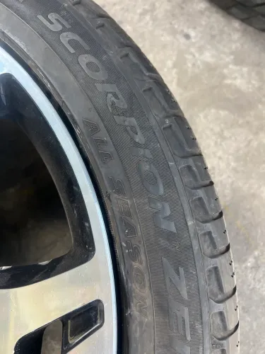 Pneu aro 22 285/40/22