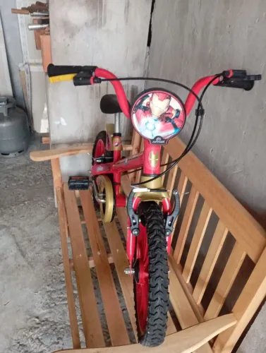 Bicicleta aro 12 do Homem de ferro 