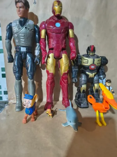 Bonecos ROBOS 