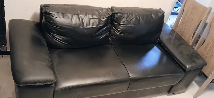 Sofá courino 3 lugares