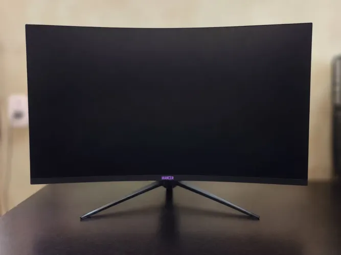 Vendo Monitor Mancer Valak UZ31 - 31,5" Curvo