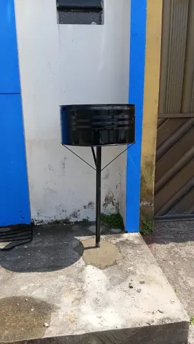 Lixeira redonda de chapa com entrega e instalação grátis