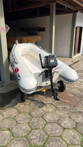 Bote 2,4 mt 2024 (novo) com motor Mercury 5,0 hp 2024, e carretinha de aluminio 