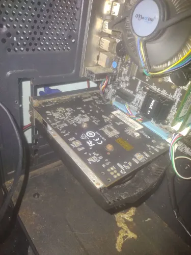 tá pegando de boa sem defeito As linhas são só do monitor