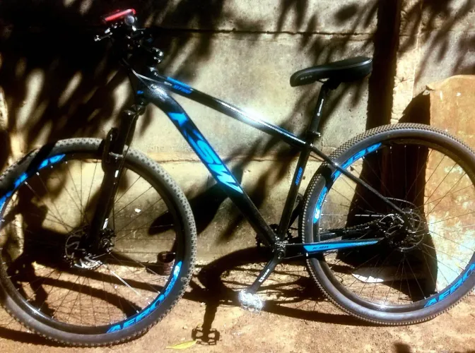 Vende-se bicicleta aro 29 semi nova 