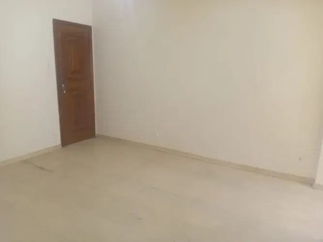 Ótima Localização, 2 quartos, 2 lances de escada