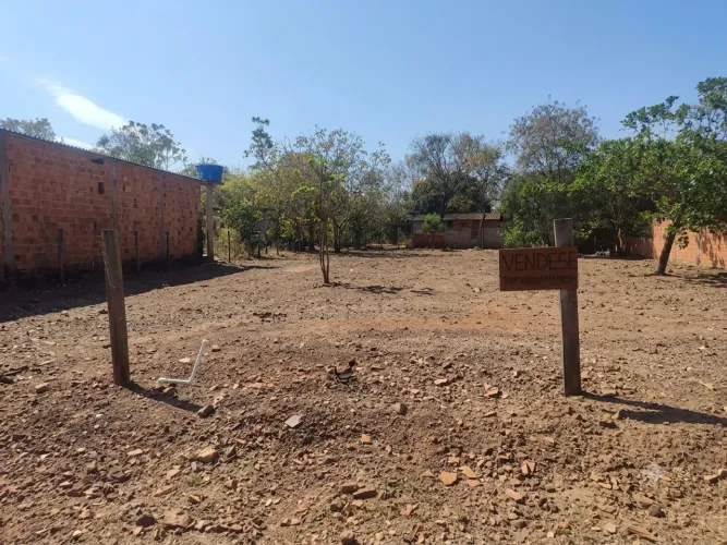 Vende se terreno no bairro jardim dos lagos (próximo ao novo hospital Júlio Miller )