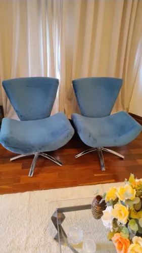 Conjunto de poltronas giratórias em tecido suede 