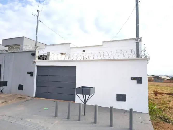 Casa com 3 dormitórios à venda, 109 m² por R$ 385.000 - Setor Pontal Sul - Aparecida de Go