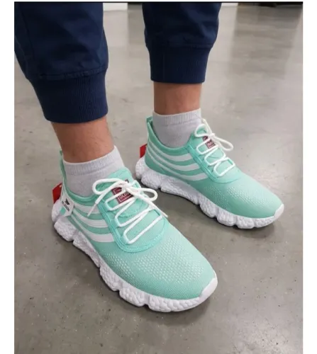 Vende-se tênis feminino tamanho 43 por $30reais pagamento á vista no dinheiro ou pix