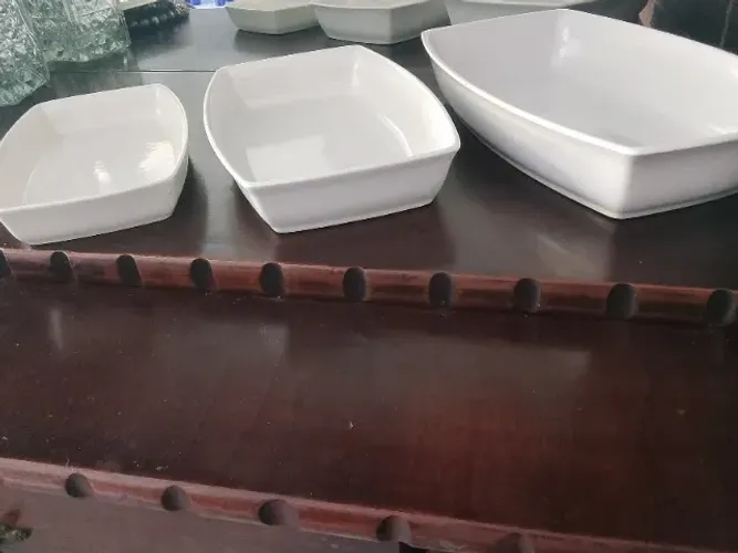 Travessas refratárias em louça 