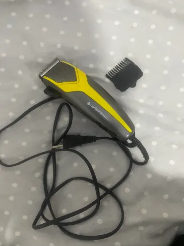 Vendo esta máquina de corta cabelo da marca cadence  com 1 pente pegando perfeitamente 