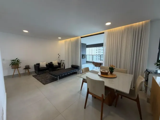 Apartamento à venda no bairro Jardim das Acácias em Uberlândia