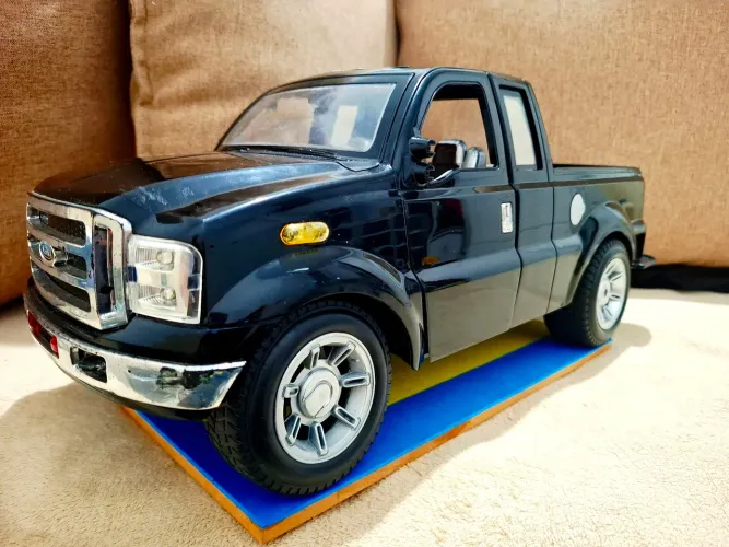 Miniatura Ford F250 gigante 45cm