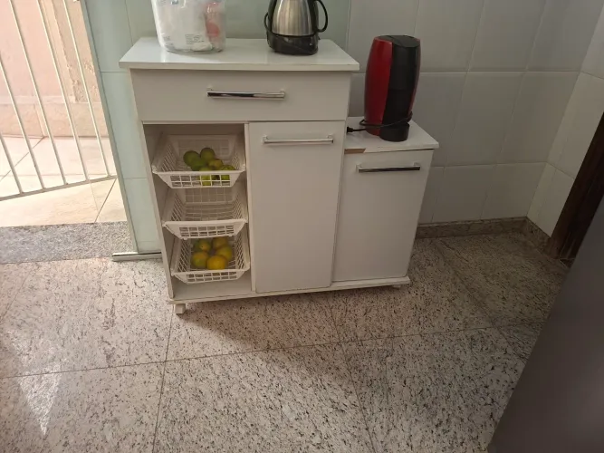 Armário com fruteira
