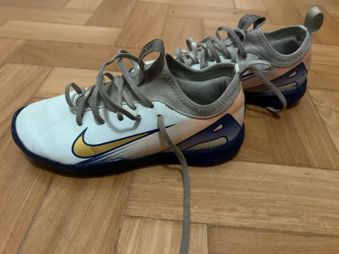 Chuteira infantil Nike Air Zoom CR7 seminova 32