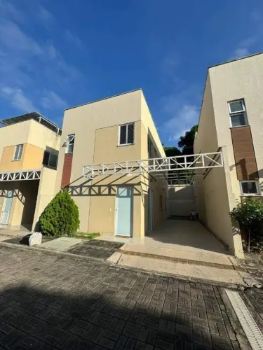 CASA EM CONDOMÍNIO COM 02 VAGAS DE GARAGEM NO BAIRRO CIDADE JARDIM.