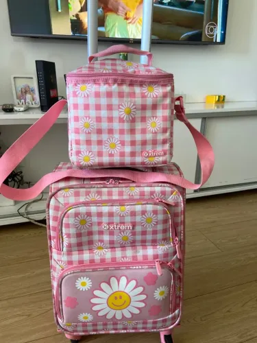 Conjunto de mochila, lancheira e estojo