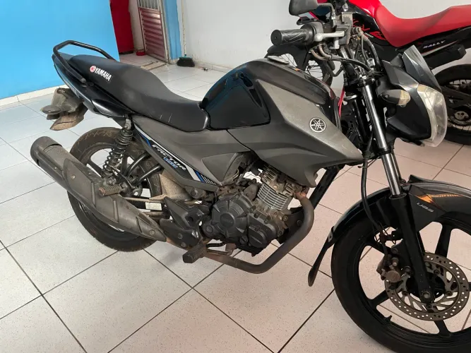 Factor 150 preta - YAMAHA