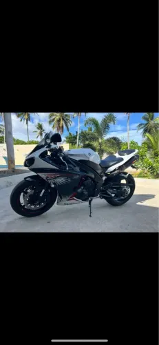 YAMAHA YZF R1 2013  - R1 + linda e equipada do Brasil