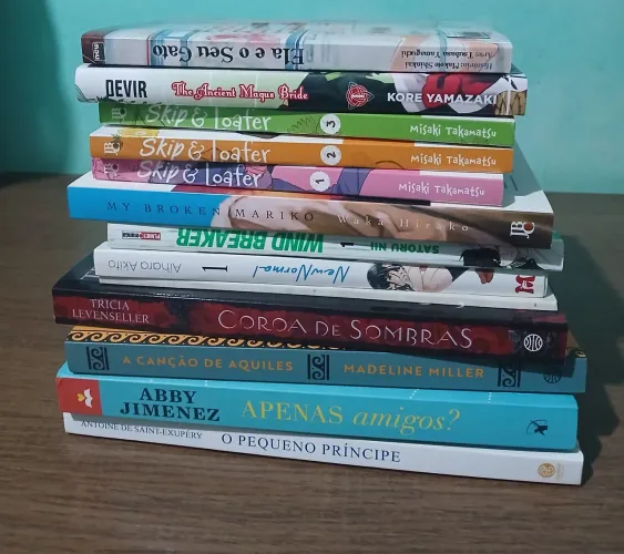 Lote/Kit livros e mangás diversos.