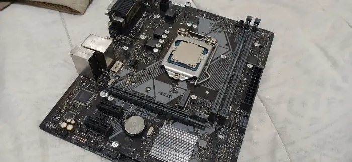 placa mae asus prime A310M D + processador intel I3 8100