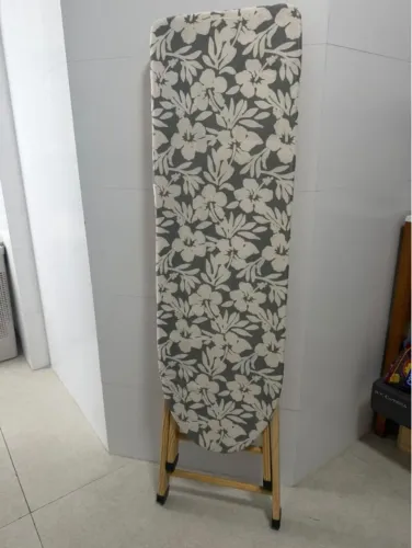 Tábua de passar roupa de madeira