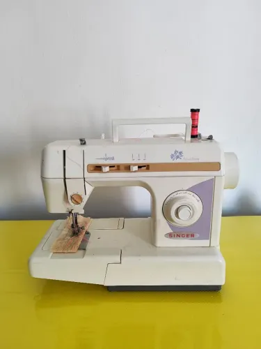 Máquina de costura Singer pré ponter 
