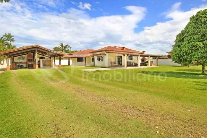 CASA à venda com 2 quartos em Peruíbe, no bairro Sao Marcos