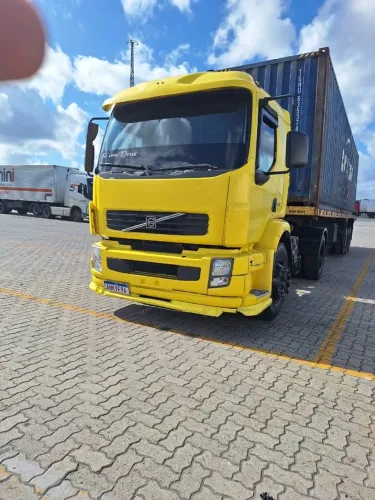 Vendo Conjunto caminhão volvo vm 310 porta contêiner 