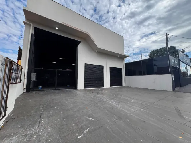 Disponível para Locação | Salão Comercial | Localização Estratégica | 372m² | Maringá-PR