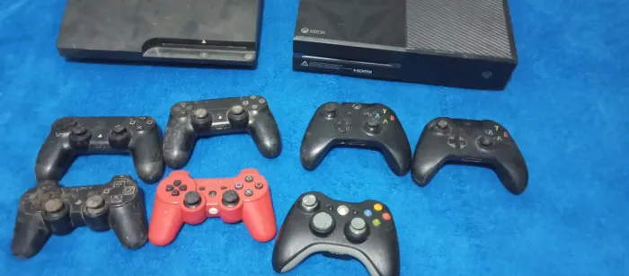 Lote de consoles e acessórios no estado