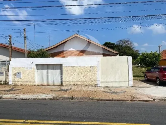 Casa de esquina com 4 dormitórios a 1km do Shopping Dom Pedro Campinas.