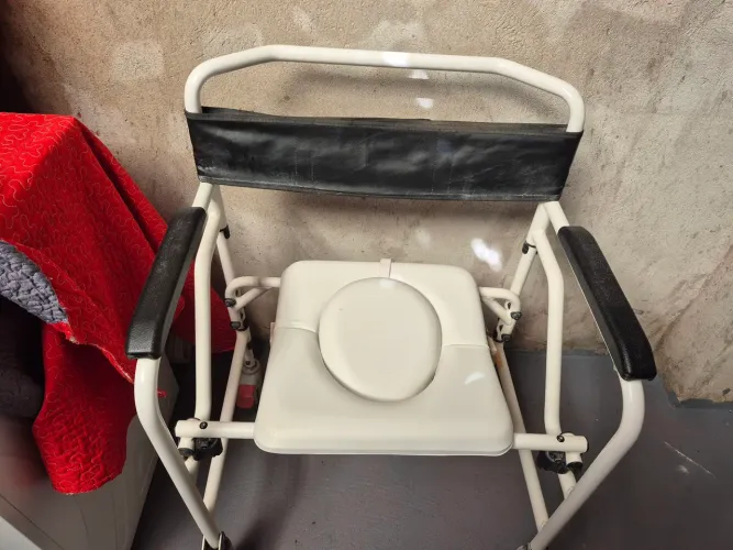 Vende cadeira de banho extra grande