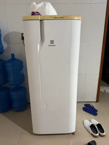 POSSO ENTREGA Geladeira Electrolux Muito Boa