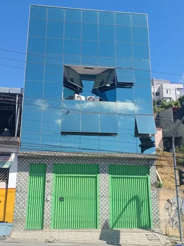 Prédio Comercial, 468 metros, 3 andares, garagem, portão eletrônico, salas amplas, sofisti