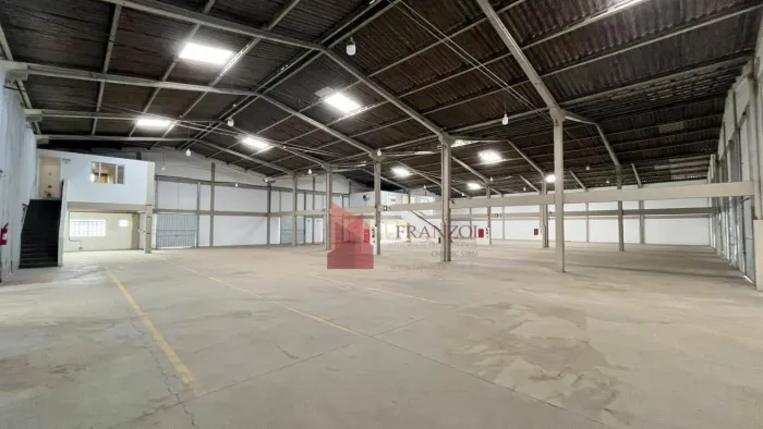 ALUGUEL: ARMAZÉM LOGÍSTICO CROSS-DOCKING COM 14 DOCAS NA LOCALIZAÇÃO QUE TODA EMPRESA PROC