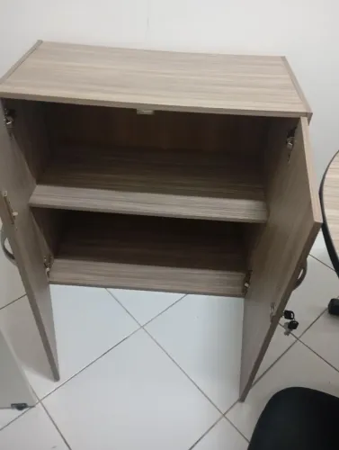 Vende se móveis pra escritório