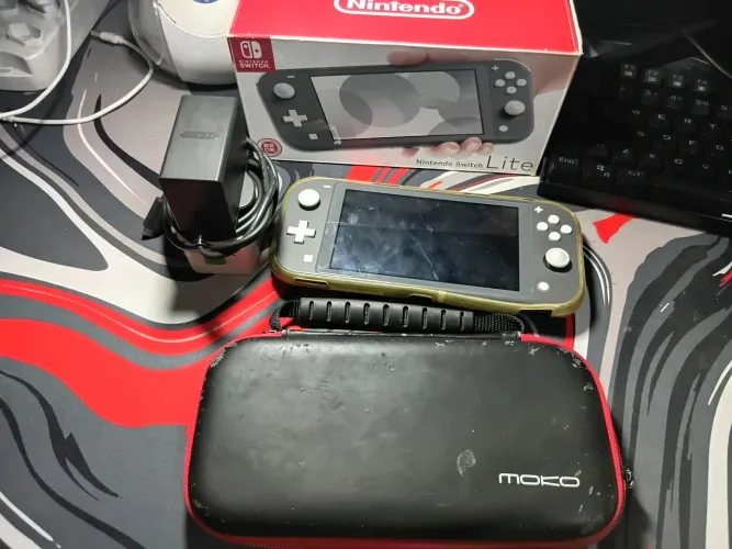 Nintendo Switch Lite - Desbloqueado
