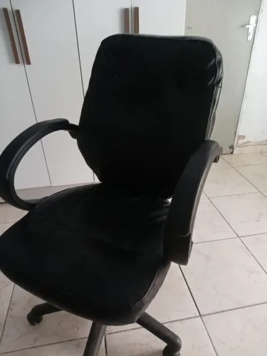 Cadeira de Escritório Giratória Preta - R$ 50
