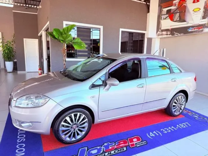Fiat Linea Essence 1.8 Flex 16V 4P 2012