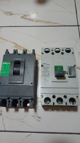 Disjuntor de 300A. E de 400A
